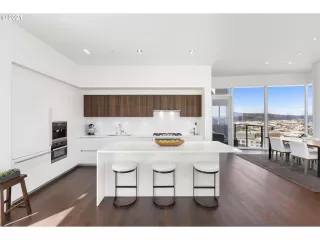 Photo #2: 21034282 Listing