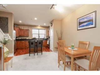 Photo #5: 21034447 Listing