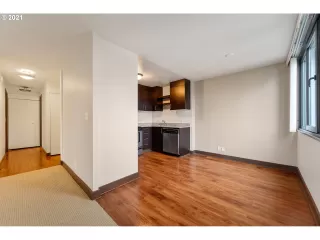 Photo #5: 21034719 Listing