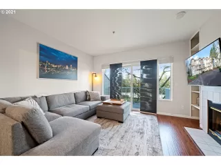 Photo #2: 21035084 Listing