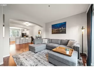 Photo #3: 21035084 Listing