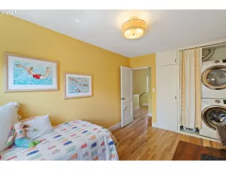 Photo #4: 21035599 Listing