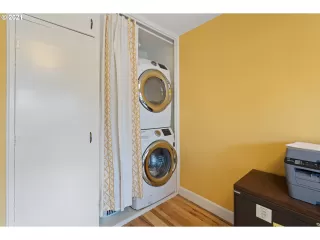 Photo #5: 21035599 Listing