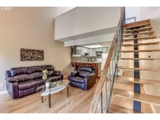 Photo #4: 21037150 Listing