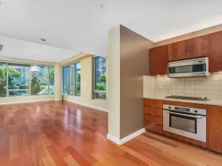 Photo #4: 21037553 Listing