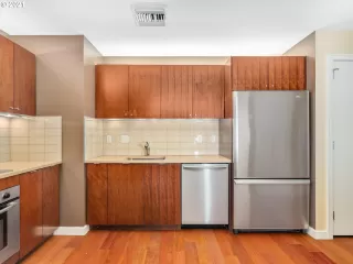 Photo #5: 21037553 Listing