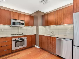 Photo #6: 21037553 Listing