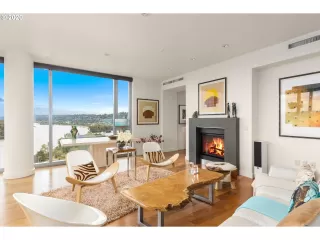 Photo #5: 21037628 Listing