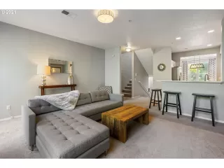 Photo #4: 21037922 Listing