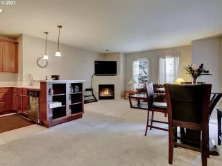 Photo #6: 21037939 Listing