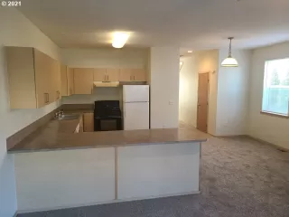 Photo #5: 21038240 Listing