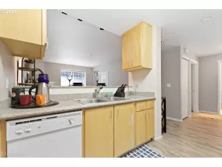 Photo #5: 21038364 Listing