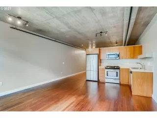 Photo #3: 21038592 Listing