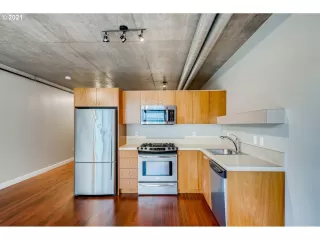 Photo #5: 21038592 Listing