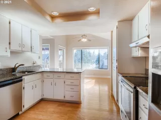 Photo #6: 21039204 Listing 