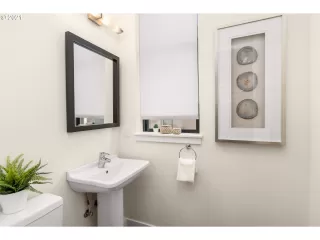 Photo #5: 21039666 Listing