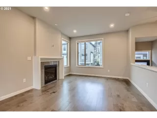 Photo #4: 21040101 Listing 