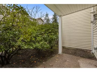 Photo #4: 21040151 Listing