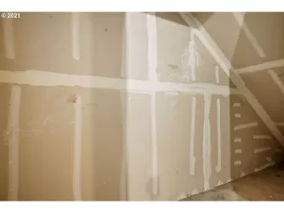 Photo #6: 21040151 Listing