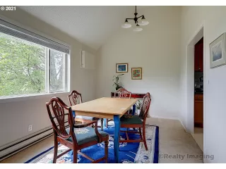 Photo #5: 21040282 Listing