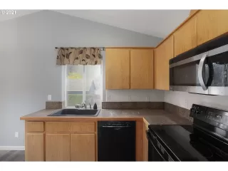 Photo #3: 21040383 Listing