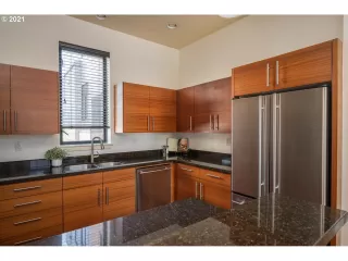 Photo #3: 21040773 Listing