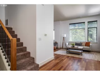 Photo #4: 21040773 Listing