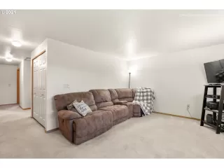 Photo #5: 21040916 Listing