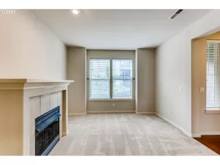 Photo #5: 21040954 Listing