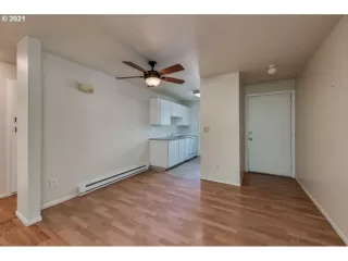 Photo #4: 21041258 Listing 