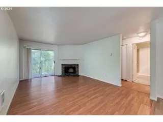 Photo #6: 21041258 Listing 