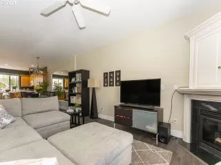 Photo #5: 21041377 Listing