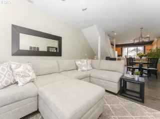 Photo #6: 21041377 Listing