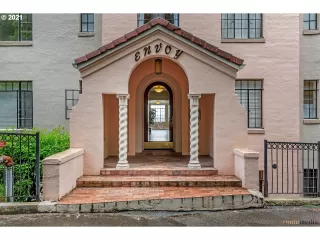 Photo #3: 21041379 Listing