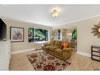 Photo #6: 21041379 Listing