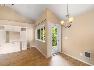 Photo #4: 21041464 Listing