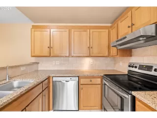 Photo #5: 21041464 Listing