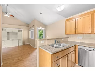 Photo #6: 21041464 Listing