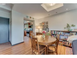 Photo #6: 21042142 Listing 