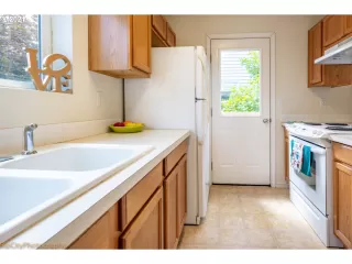 Photo #4: 21042150 Listing