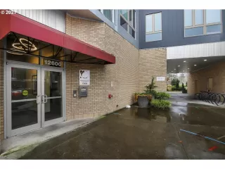 Photo #3: 21042316 Listing