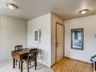 Photo #3: 21042354 Listing