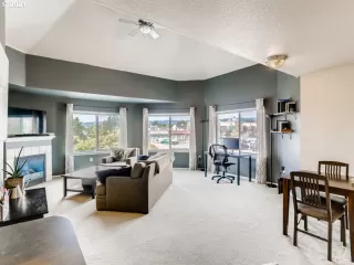 Photo #4: 21042354 Listing