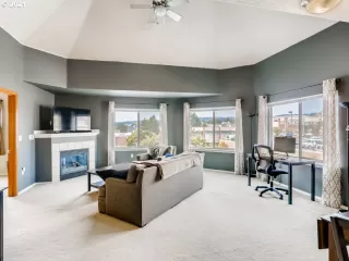 Photo #5: 21042354 Listing