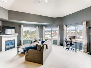 Photo #6: 21042354 Listing