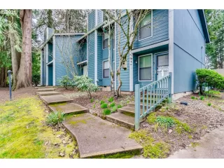 Photo #3: 21042649 Listing