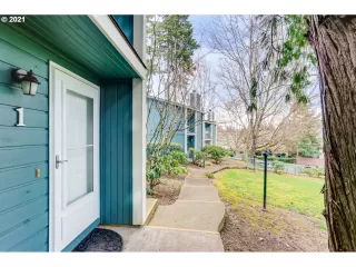 Photo #4: 21042649 Listing