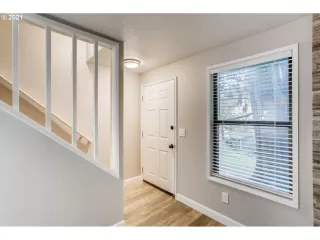 Photo #5: 21042649 Listing