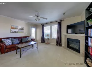 Photo #4: 21043575 Listing