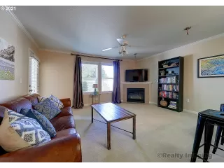 Photo #5: 21043575 Listing